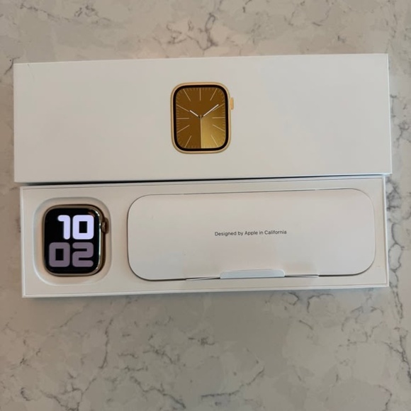 Apple Watch 45mm gold stainless steel with band - Picture 3 of 3